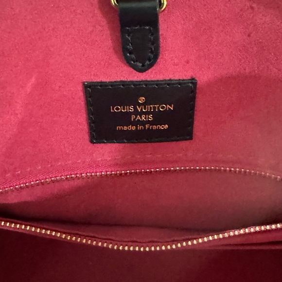 AUTHENTIC Louis Vuitton Black/Fuchsia Epi On The Go MM - Picture 8 of 16